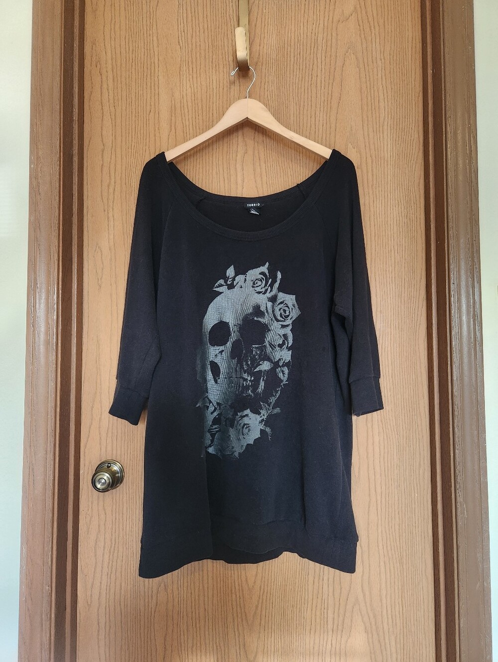 Torrid Size 3 3XL Goth Black & Grey Floral Skull Half Sleeve Pullover Sweater
